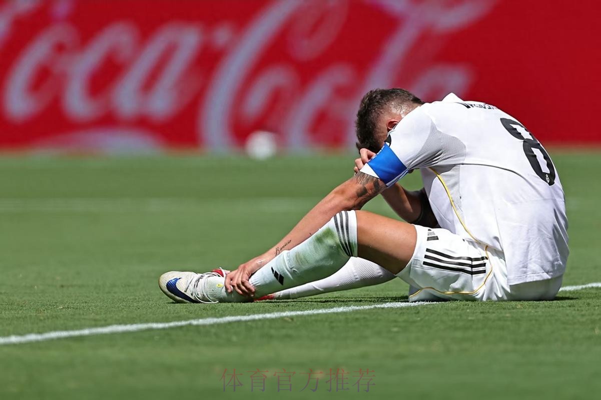 预计伤缺2个月!阿诺德左腿股四头肌前直肌受伤 预计伤缺2个月!阿诺德左腿股四头肌前直肌受伤